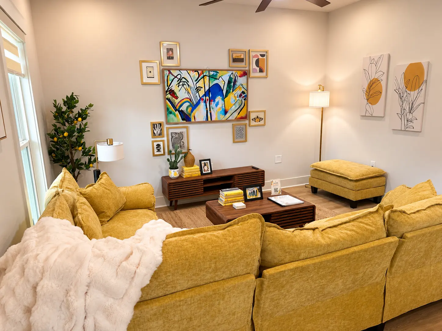 Lounge corner of the living room with floor lamp, ottoman and lemon tree